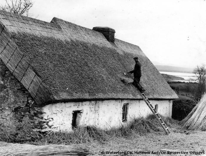 Thatcher Roofing A Cottage In Ring