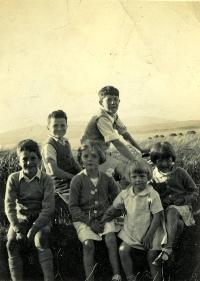 Group Of Ring Children