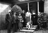 Group At An Fear Mór&rsquo;s House, Ring